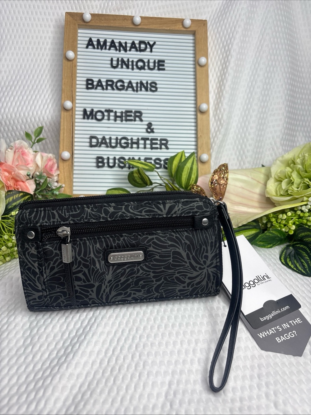 Baggallini Black Floral-Print Wristlet Clutch